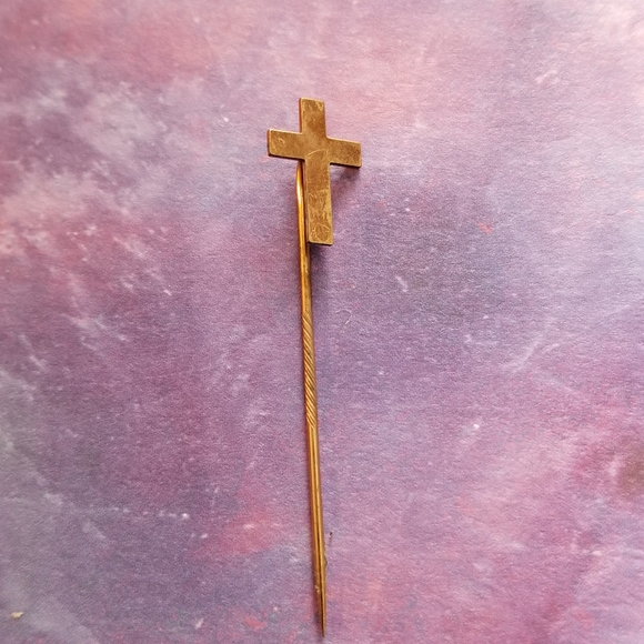 Relisted -Vintage cross stick pin gold tone crucifix brooch - Picture 13 of 16